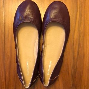 Nearly new flats! Size 10.5.